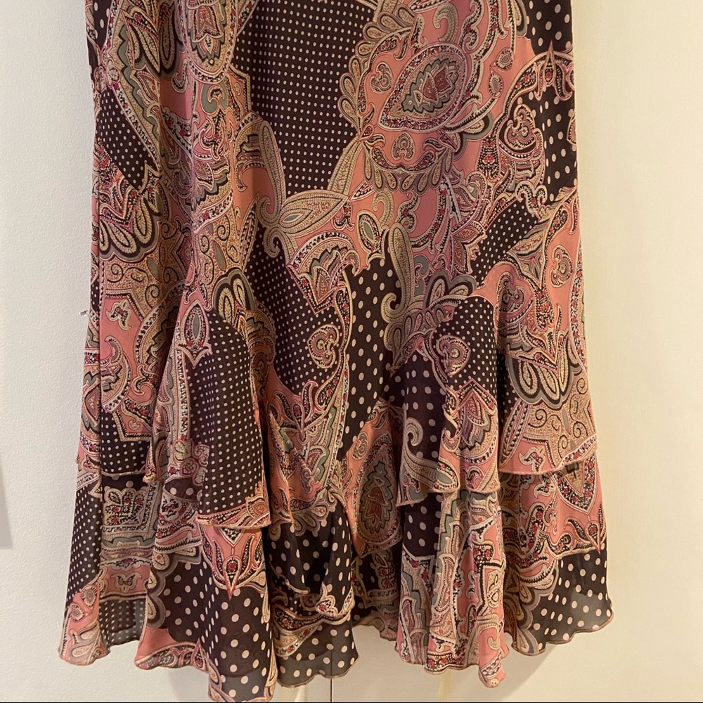 Skirt with elastic waste.